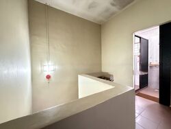 Hillview Avenue (D23), Terrace #484653791